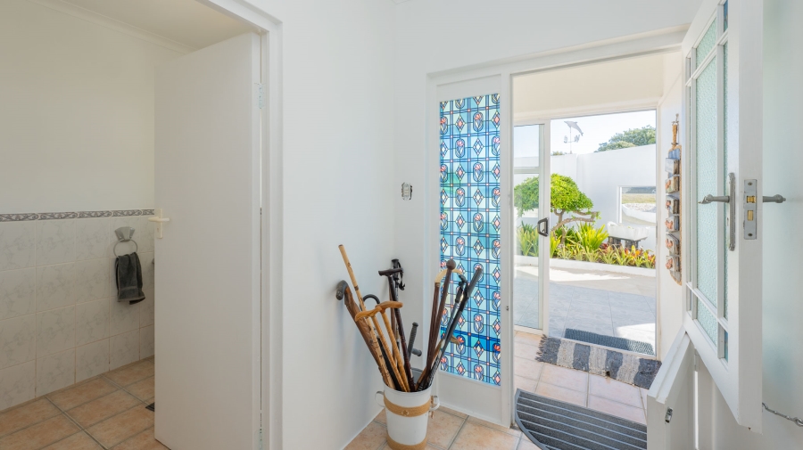 6 Bedroom Property for Sale in Struisbaai Western Cape